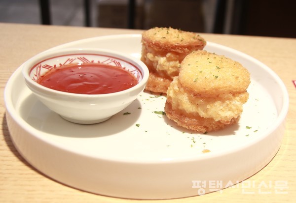 바삭한 빵과 통통한 새우살이 어우러지는 뚱보샤