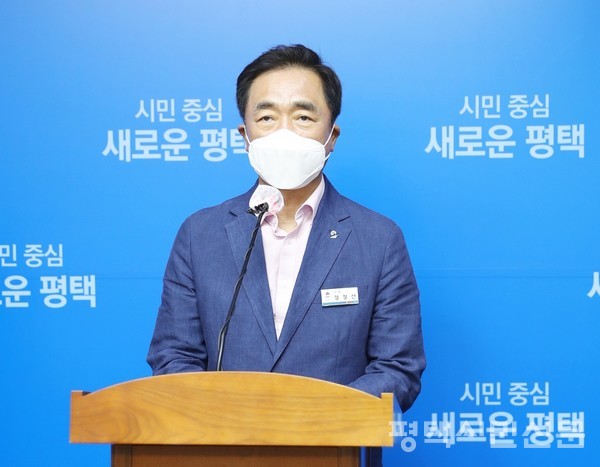 8월 3일 언론브리핑에서 정장선 평택시장은 “쌍용차는 이전부지 결정과정을 시민들에게 투명하게 공개하고 공장이전비용 외에 발생되는 개발이익을 시민들에게 환원할 방안도 마련해달라”고 요구했다.