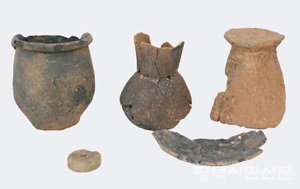 죽백동 소사벌 유적 토광묘 출토유물. ‘평택시 국가귀속유물조사 용역’ 결과 역사성·희소성·예술성이 있어 박물관 전시에 적합한 것으로 조사됐다.
