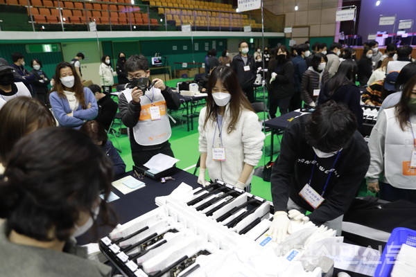3월 9일 오후 8시 평택시 이충문화체육센터에서 제20대 대선 개표가 진행되고 있다.