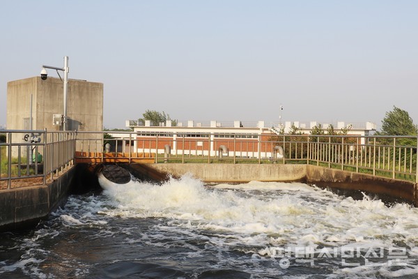 한국농어촌공사 평택지사가 운영하는 오성면 길음양수장 오성, 안중, 현덕 등 서부지역에 농업용수를 공급한다