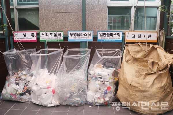재활용품 분리배출 품목과 분류가 매년 늘어나 주민들이 번거롭다.