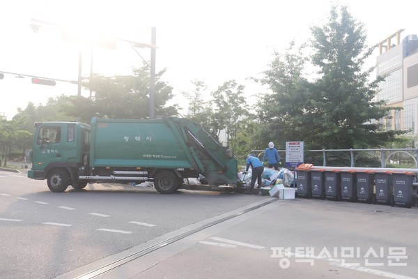 이른 아침 소사벌지구 상가 폐기물 수거 작업