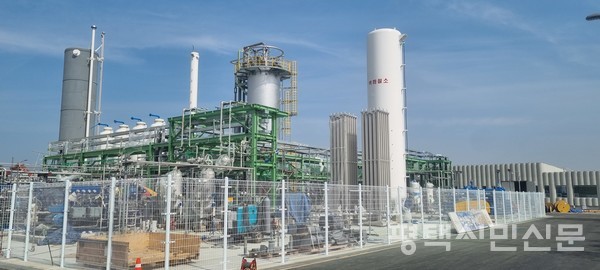 평택시 평판이 반도체·수소산업 육성 등을 통한 상장이 반영돼 전국 5위를 기록했다. 사진은 지난 7월 27일 자체 생산을 시작한 포승읍 소재 수소특화단지에 조성된 수소생산시설 모습.