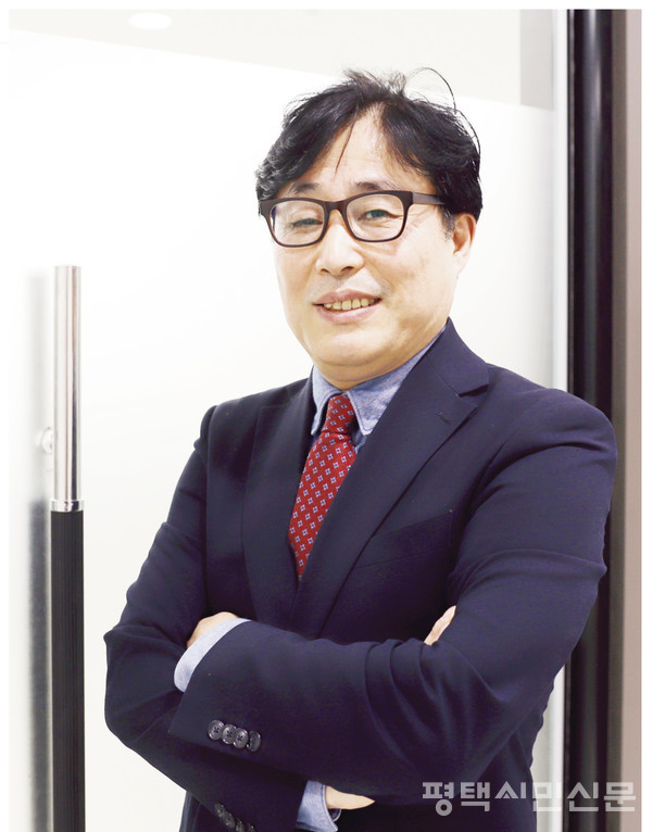 약력 ​​​​​​​1963년 12월 9일 태어남 / 인하대 컴퓨공학과 및 동대학원 졸업 / 한국산업기술대학교 정보통신공학과 박사 / 한국정보화진흥원 선임연구원 / 기업정보화지원센터 사무국장 / ㈜코리아퍼스텍 상무이사 / 부천산업진흥원 전략산업본부장(2008.4~2018.3), 제7~8대 원장(2018.3~2022.3) / 제2대 평택산업진흥원장(2022.10~ )