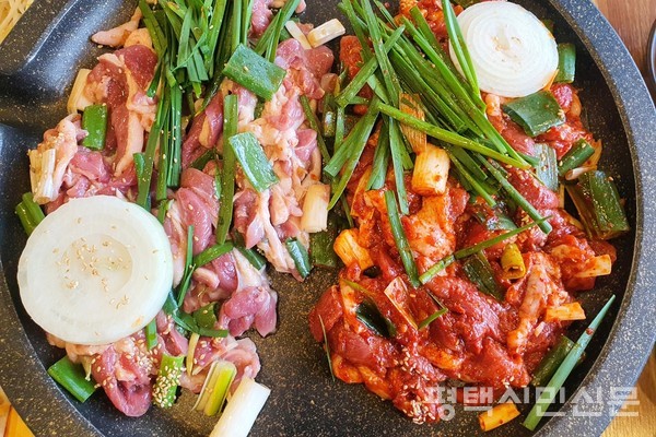 인기있는 메뉴는 오리로스구이와 양념 주물럭