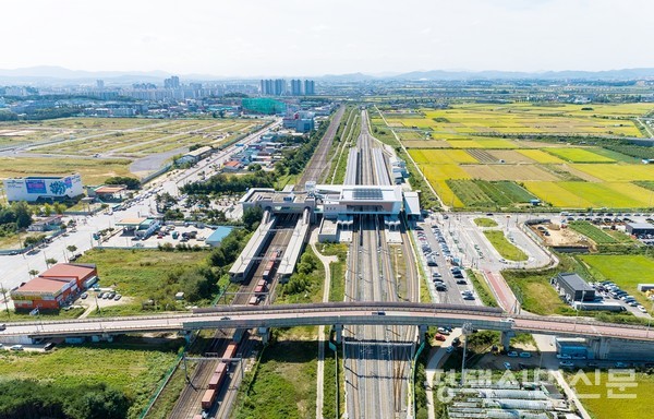 평택시는 국토부의 평택지제역세권 공공택지 3만3000가구 공급계획에 따라 공공주택지구와 인근 지역을 토지거래허가구역으로 6월 20일 공고했다. 사진은 최치선 평택문화원 평택학연구소 상임위원이 드론으로 촬영한 지제역 모습이다.