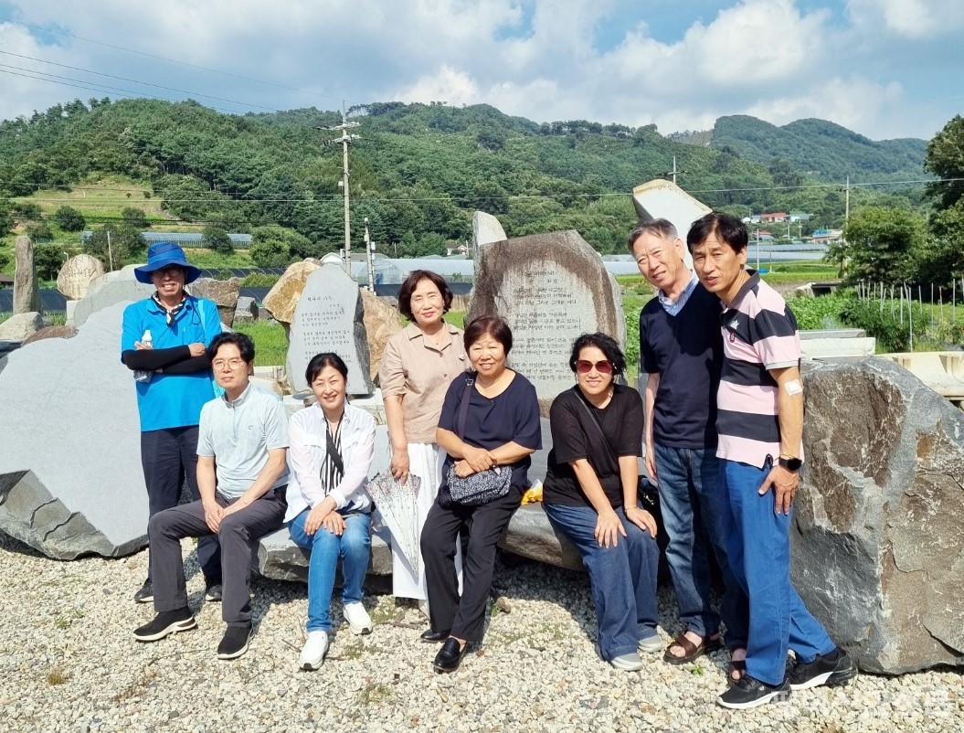 기념사업회는 시비 건립과 관련해 8월 26일 충남 보령시 문화예술마을과 문학공원에서 벤치마팅을 진행했다.
