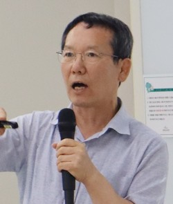  김진홍 중앙대 명예교수