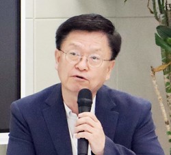 좌장 : 조종건 시민사회재단 상임대표