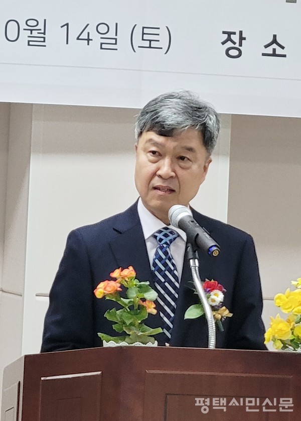 변영태 평택시약사회장이 인사말을 하고 있다