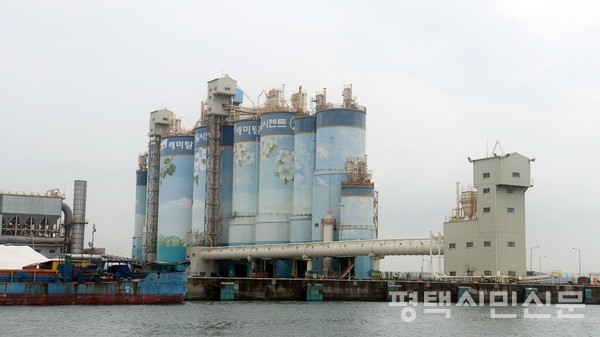평택당진항 서부두 시멘트공장에서 발생한 비산먼지가 평택으로 날아온다