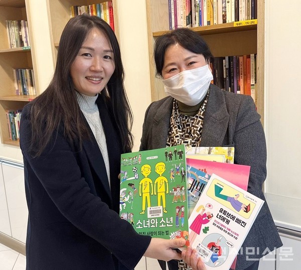 왼쪽부터 박현화 지산운영팀장, 유영애 평택북부장애인복지관 관장