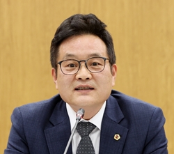 토론회 좌장을 맡은 이학수 경기도의원