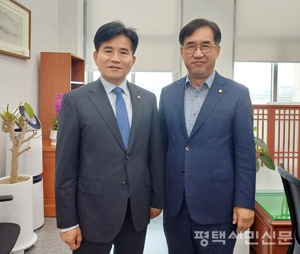 왼쪽부터 이병진 국회의원, 맹성규 국회 국토교통위원장