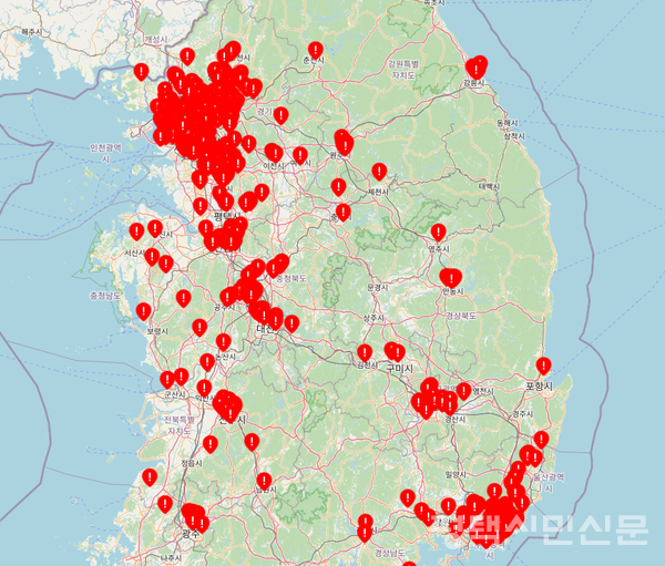 ‘딥페이크 성범죄’ 사건으로 피해를 입었거나 입은 것으로 추정되는 전국 초·중·고등학교와 대학교를 표시한 ‘딥페이크 피해학교 지도’. 한 중학생이 최근 소셜미디어 엑스(X) 등에서 확산하고 있는 ‘딥페이크 피해학교 목록’을 바탕으로 이번 사태의 심각성을 널리 알려 추가 피해를 막으려는 목적으로 만든 것으로 알려졌다. 지도에 표시된 학교들은 텔레그램과 엑스 등 각종 커뮤니티에서 자료를 수집해 임의로 게시한 것이어서 부정확한 정보가 포함돼 있을 수 있다.