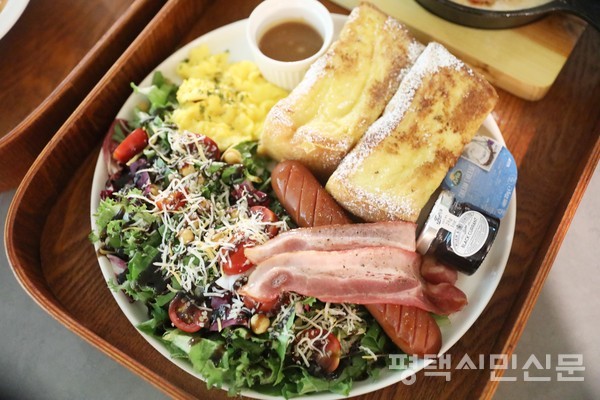 카라멜 프렌치토스트 플레이트