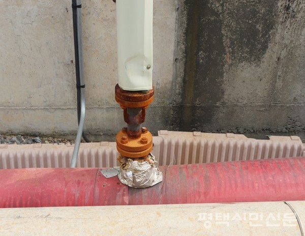세교산업단지 배관이 녹슬어 가고 있어 유해화학물질 누출사고 우려가 커지고 있다.