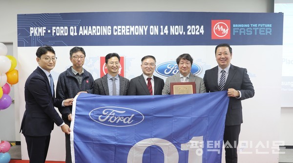 왼쪽부터 AAM 품질팀 김진욱 책임, AAM SCM팀 김현천 팀장, 포드코리아 김경근 이사, 포드코리아 이굉찬 상무, AAM 변진성 사장, AAM 품질팀 오영우 팀장