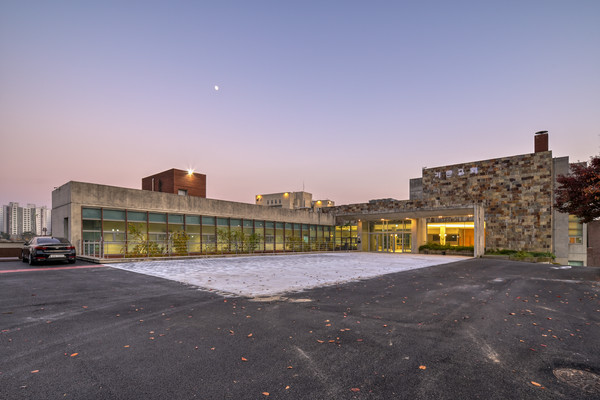 새롭게 리모델링한 기쁜교회 앞마당