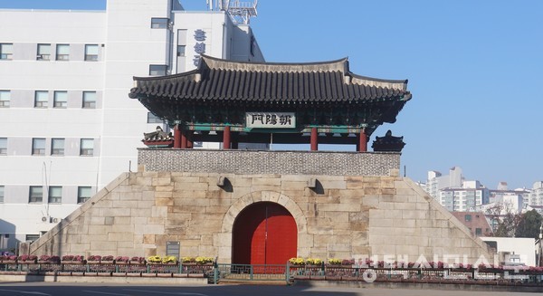 홍주성의 관문인 동문 조양문 항일의병 홍주의병과 일본군의 치열한 전투가 벌어진 현장이다.