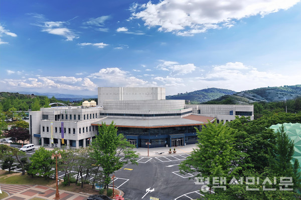 평택시문화재단은 비전동 남부문예회관에 위치하고 있다.