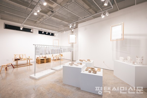 안정리예술인광장은 지역 예술가 발굴·지원, 주민의 문화예술 향유 기회 확대를 위해 2020년 10월 개관한 복합문화공간이다. 