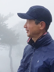 황의수<br/>
평택섶길 걷기 미학에 빠진 섶길인<br/>
한국사진문학협회 회원 