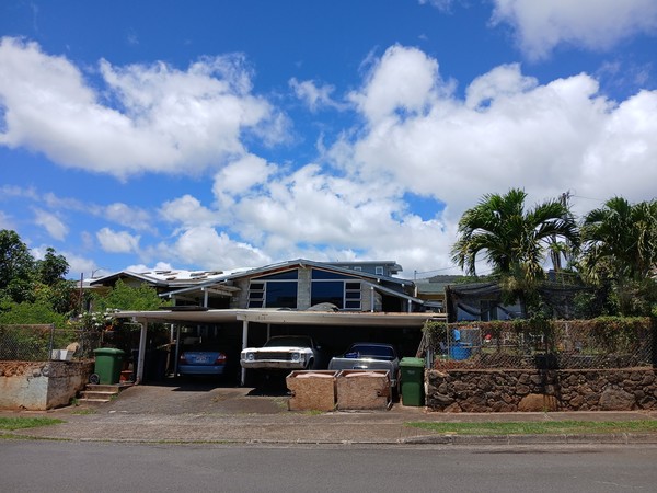 지영희 선생의 하와이 첫 집은 공항에서 매우 가까워 고국행 비행기가 지나는하늘을 자주 올려다 보았다고 한다. 