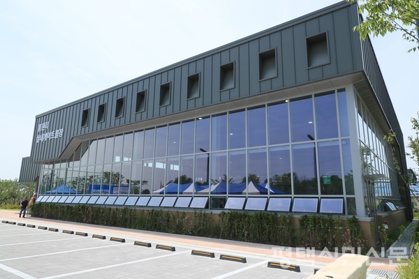 홍원리 산18번지 일원에 들어선 실내 게이트볼장 모습