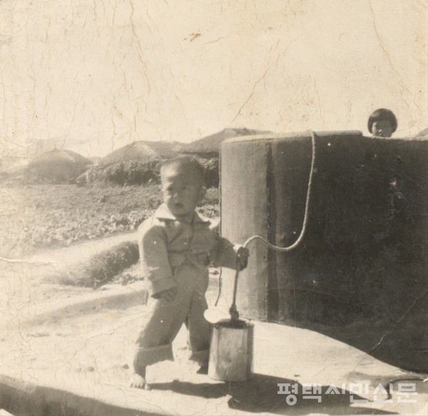 평택시 합정동 통미마을 우물. 1950년대로 추정된다. 제공=사진작가 허동