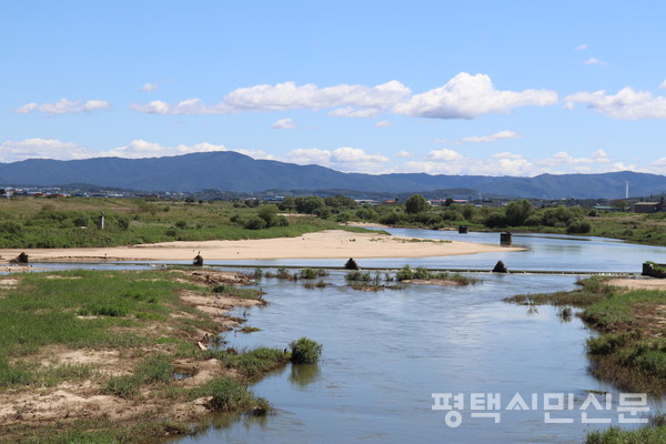 평택시 유천동 유천상수원보호구역 1968년부터 안성천 복류수를 취수해 비전배수지로 보낸다.