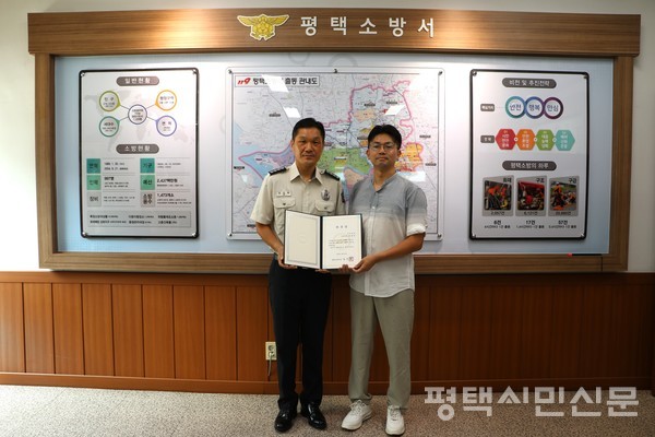 김진학 평택소방서 서장(왼쪽)과 장상민 박애병원 응급의학과장. 