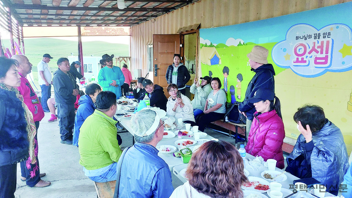 평택시에서 노동자 생활을 하고 귀국한 몽골인 15명과의 저녁식사