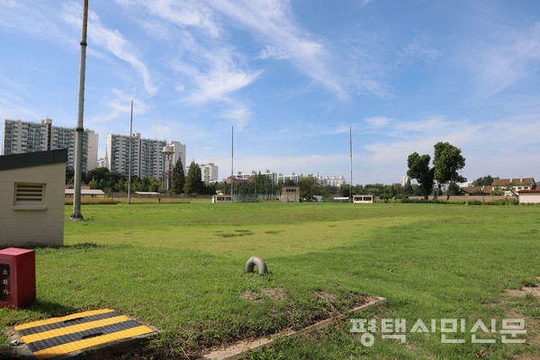 인천 부평구 캠프마켓 B구역 야구장.