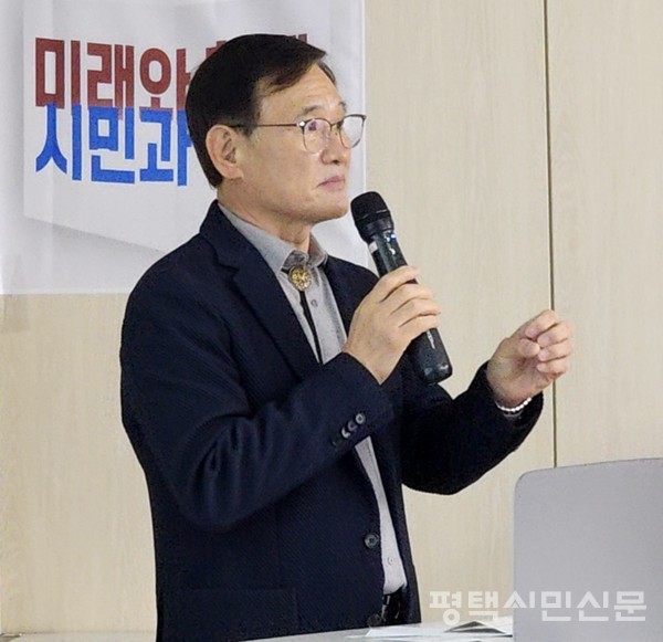 최인규 공동대표가 내빈 소개를 하고 있다.