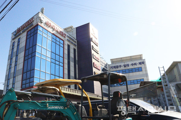 2017년 화재로 기존 건물이 전소됐던 자리에 새롭게 들어선 (주)이서이앤티 건물
